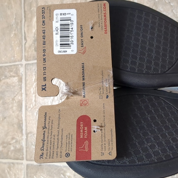 Dearfoams Memory Foam Black Slippers - Picture 7 of 10